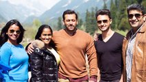 Salman Poses With Family In Kashmir