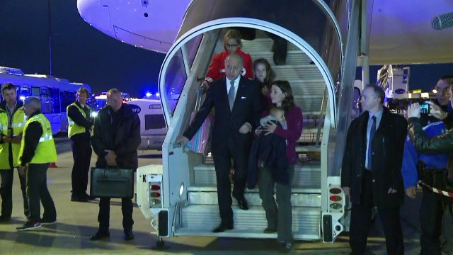 Népal : un avion ramène 206 rescapés en France