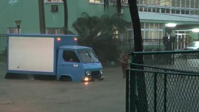Intensas lluvias provocan inundaciones en La Habana