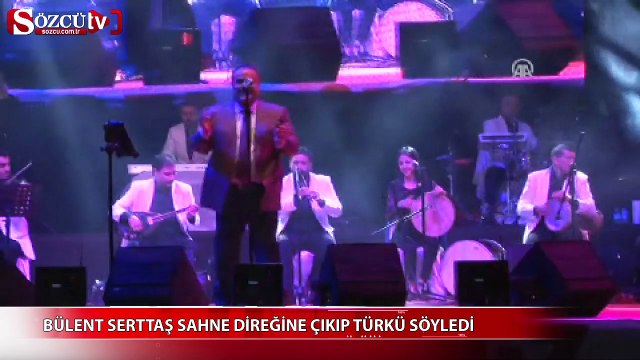 Bülent Serttaş sahne direğine çıkıp türkü söyledi