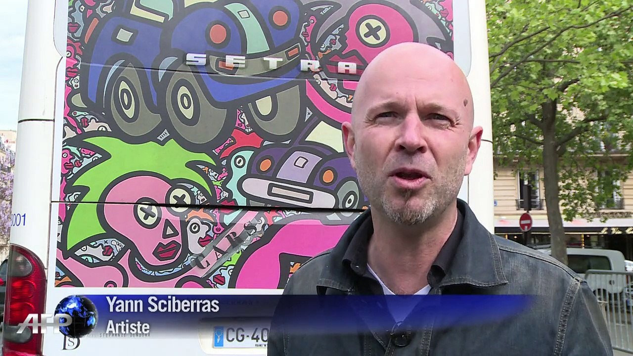 L'art contemporain s'affiche sur des cars Air F...