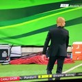 VIDEO   Pep Guardiola a pété les plombs quand Lewandowski sest blessé pendant Bayern-Dortmund - Le Buzz