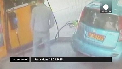 Скачать видео: Jerusalem: Woman sets petrol pump on fire in dangerous dispute