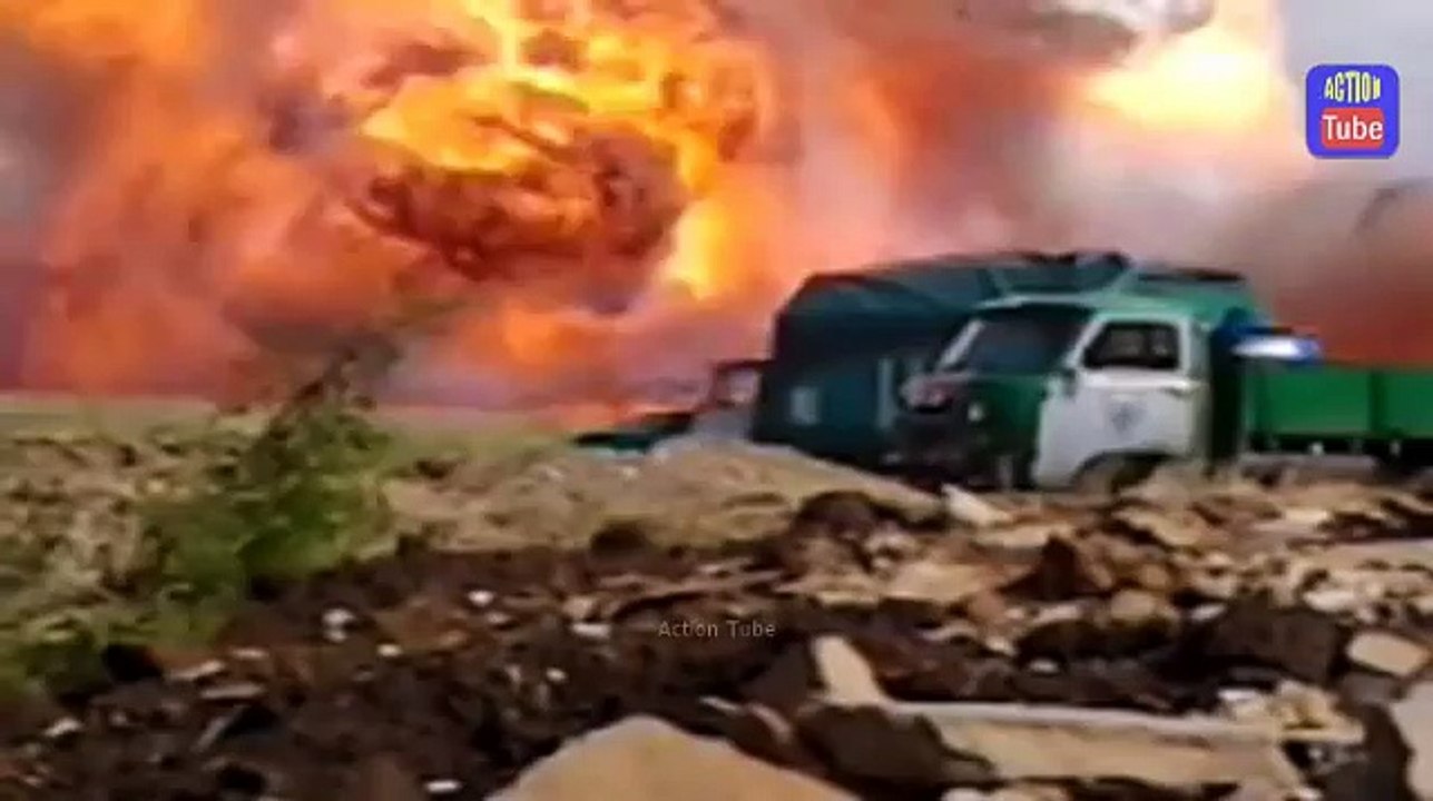 Взрыв украинского танка на КПП Должанский/Explosion of Ukr tank