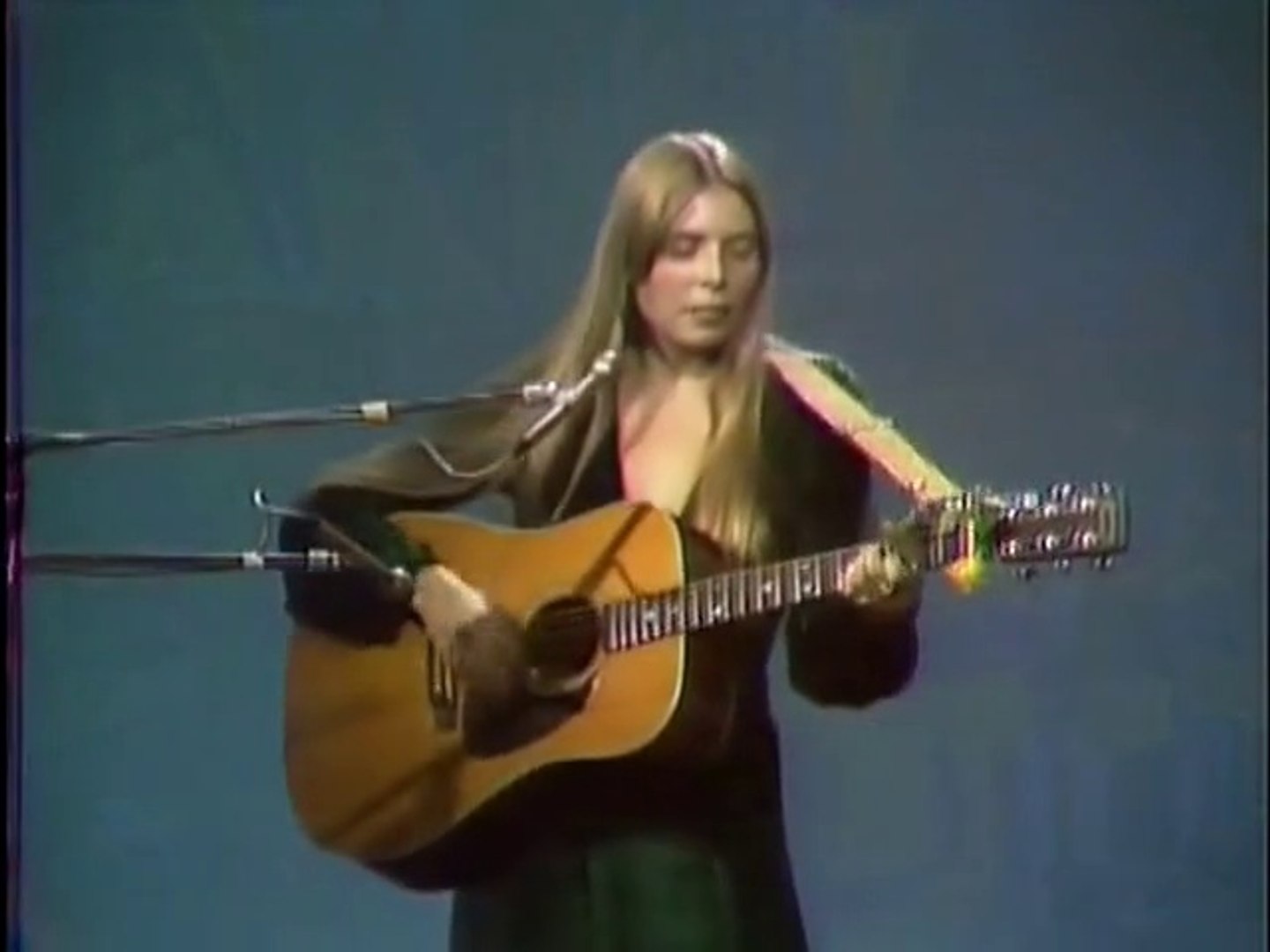 ⁣Joni Mitchell  -  Chelsea morning  (August 19 1969)