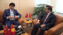 Kayseri Kırgız Büyükelçi, Vali Düzgün'e 'Çepken' Giydirdi