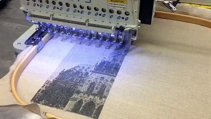 Le beffroi d'Arras brodé en 144 500 points !