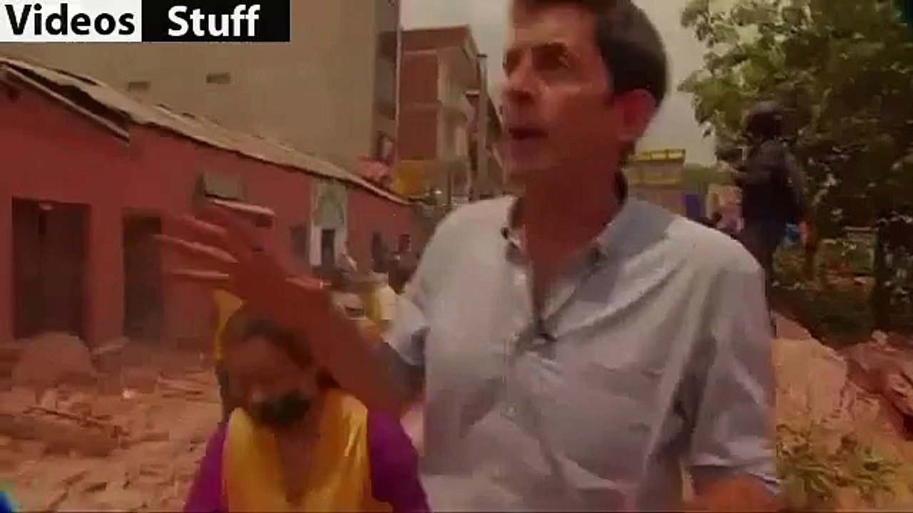 Brave BBC Journalist reporting during Earthquake in Nepal - OMG! What a moment... - Video Dailymotion[via torchbrowser.c