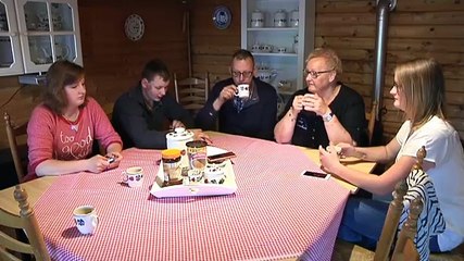 Nienke (17) uit Veele vindt handgranaat in tuin - RTV Noord