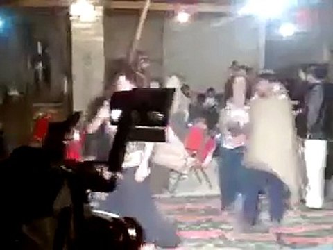 hahahahah Khusry ne banda ii Chil Ke Rakh Dita grin emoticon grin emoticon Must Watch grin emoticon grin emoticon grin e