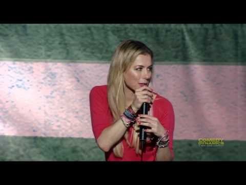 Iliza Shlesinger - Why Guys Put Up With Us When We're Drunk (Stand up Comedy)