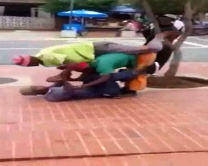 Nghệ sĩ đường phố và điệu nhảy có một không hai, Hài không đỡ được hót 2015