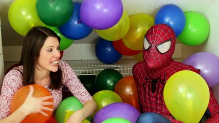 Video herunterladen: BALLOON POP CHALLENGE Surprise Toys inside a FULL ROOM of Balloons DisneyCarToys vs Spiderman