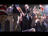هشام عباس يغني في الاتحادية احتفالا بفوز السيسي