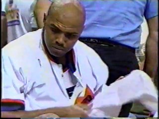 CHARLES BARKLEY FUNNY TRYING TO FIND WHAT SMELLS BAD AND FUNKY IN NBA BASKETBALL GAME