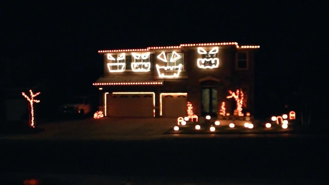 Halloween Light Show 2009 in HD - This is Halloween