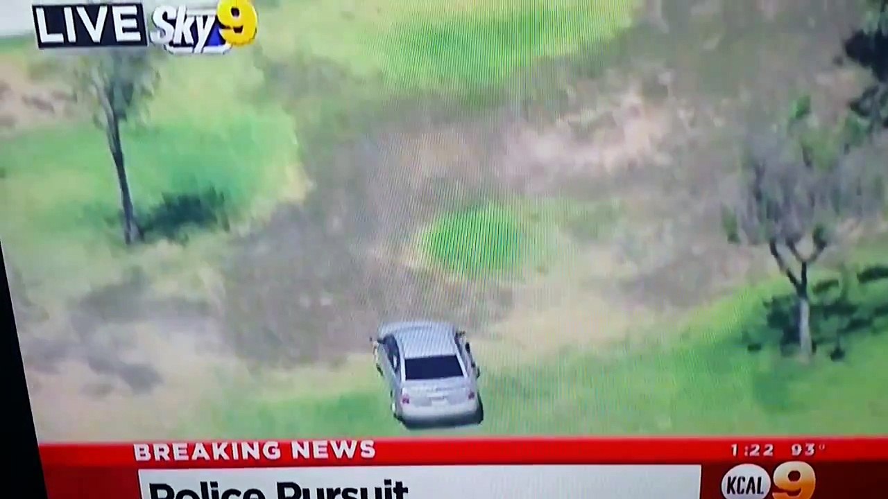 BREAKING NEWS POLICE PURSUIT CHASE CARJACKING CARJACKER IN A PARK WILD SPEED CRASH LOS ANGELES LIVE TV 4/30/2015