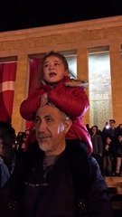 İstiklal marşını mükemmel okuyan küçük kızımız..Maşallah..