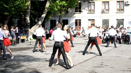 Dans Ultimul sunet cl XII-B L."Minerva" 2012