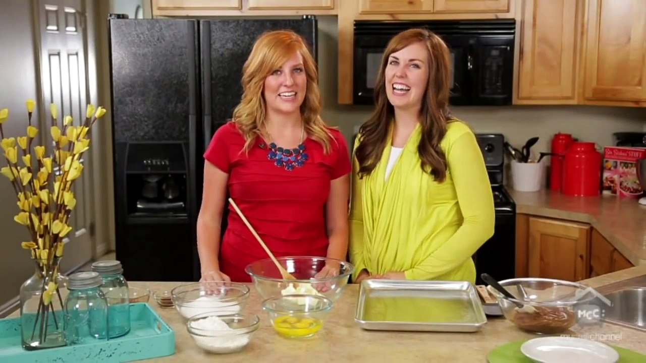 How to Make Mom's Famous Chocolate Marshmallow Brownies | Dessert | Six Sisters Stuff