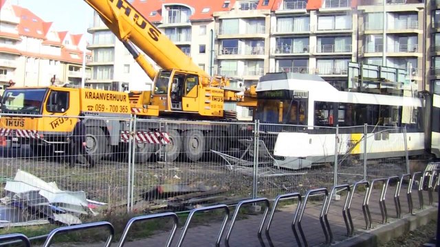 kusttram volledig ontspoord nieuwpoort-bad (30/01/'11)