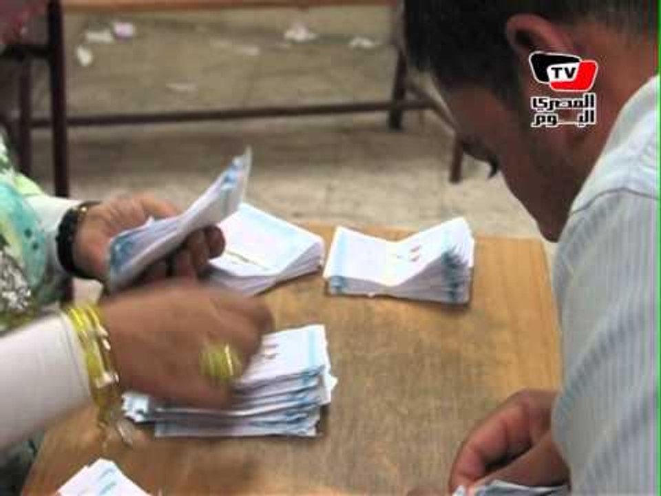 فرز أصوات الناخبين في الهرم