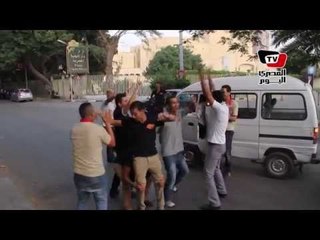 شباب يقطعون الطريق ويرقصون على« بشرة خير»