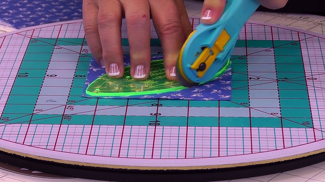 The Orange Peel Quilt: Easy Quilting Tutorial with Jenny Doan of Missouri Star Quilt Co