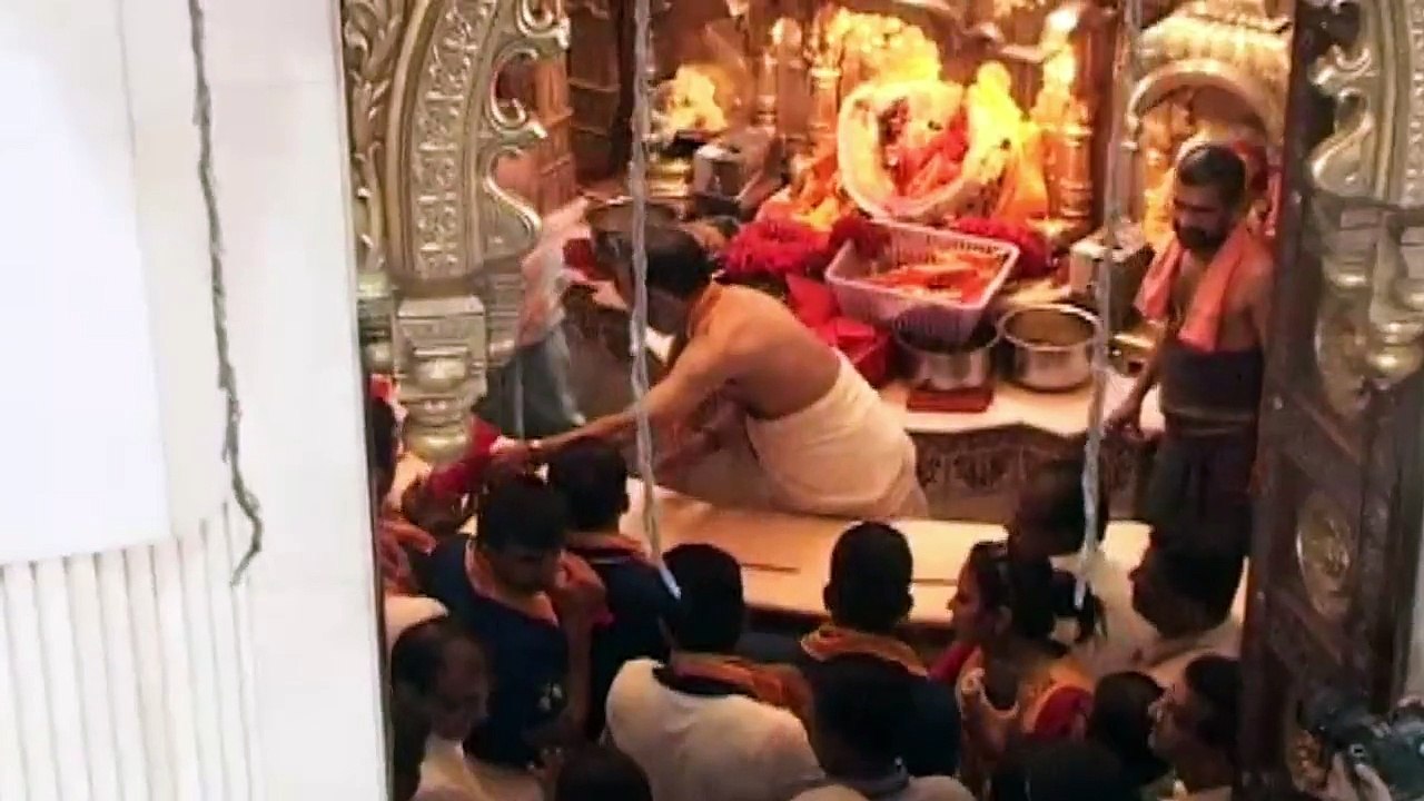 Ajinkya Rahane Prays for Earthquake Hit Nepal Visits Siddhivinayak Temple