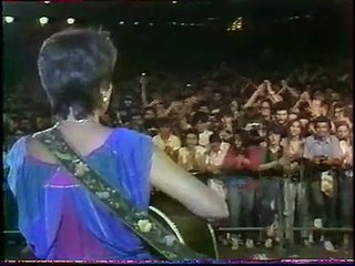 Joan Baez - Blowin in the wind - Live Paris ,1983