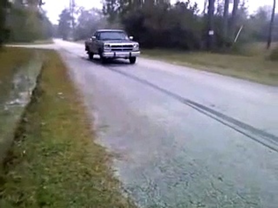 1st Gen Dodge Cummins Burnout 12v d250 roll coal