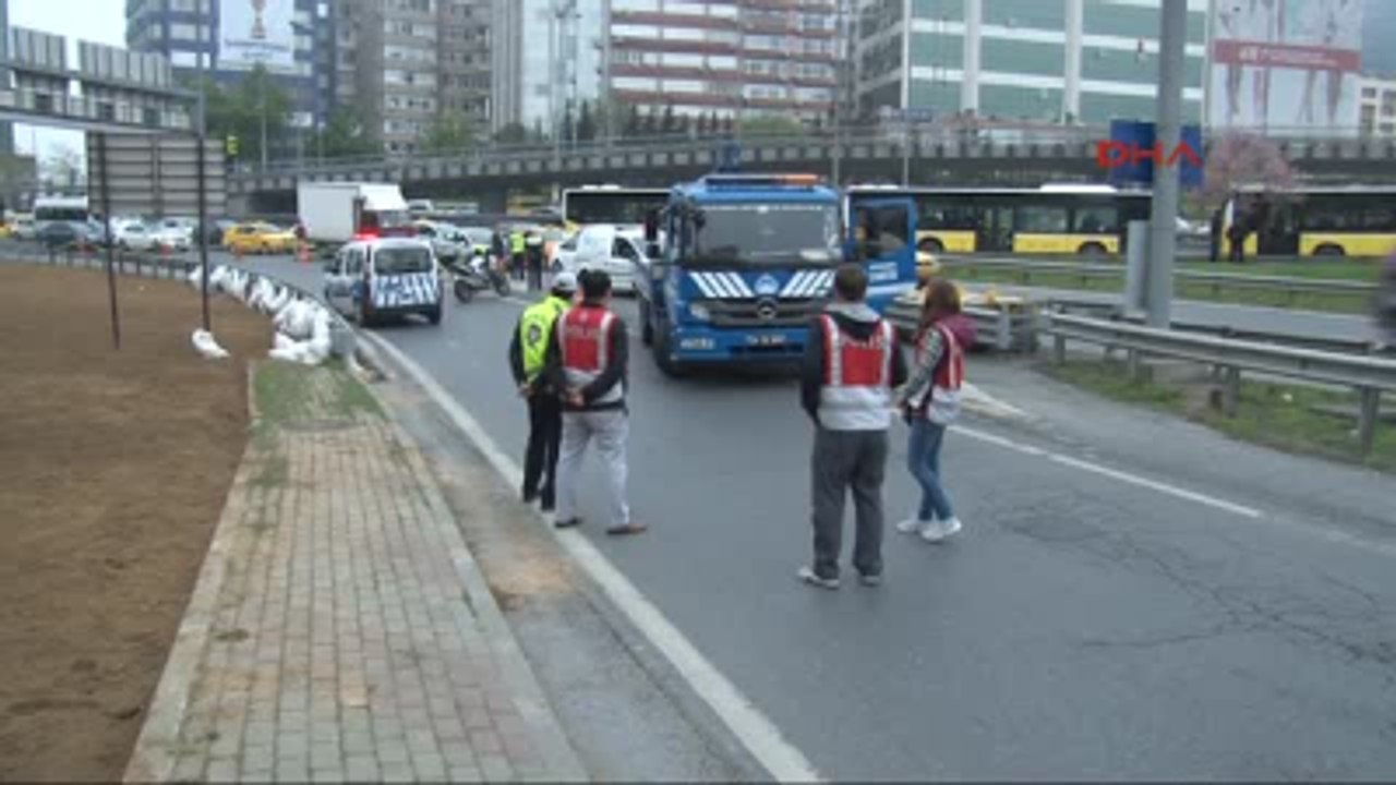Beşiktaş District Under Police Blockade Against May Day Gratulatories