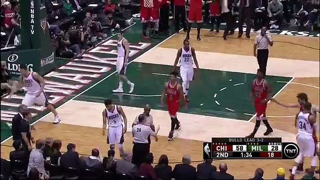 Bucks' Giannis Antetokounmpo ejected flagrant foul 2 on Bulls' Mike Dunleavy Jr.