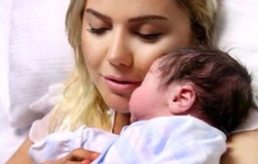 Ece Erken Bebeğinin Fotoğrafını Paylaştı