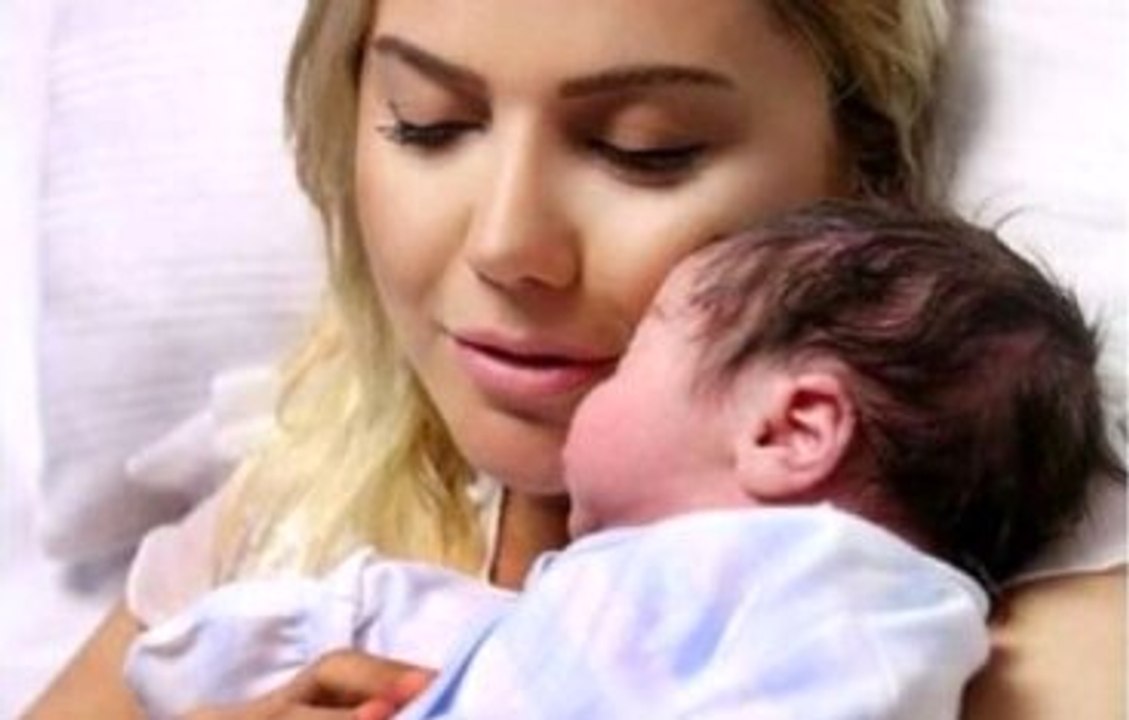 Ece Erken Bebeğinin Fotoğrafını Paylaştı