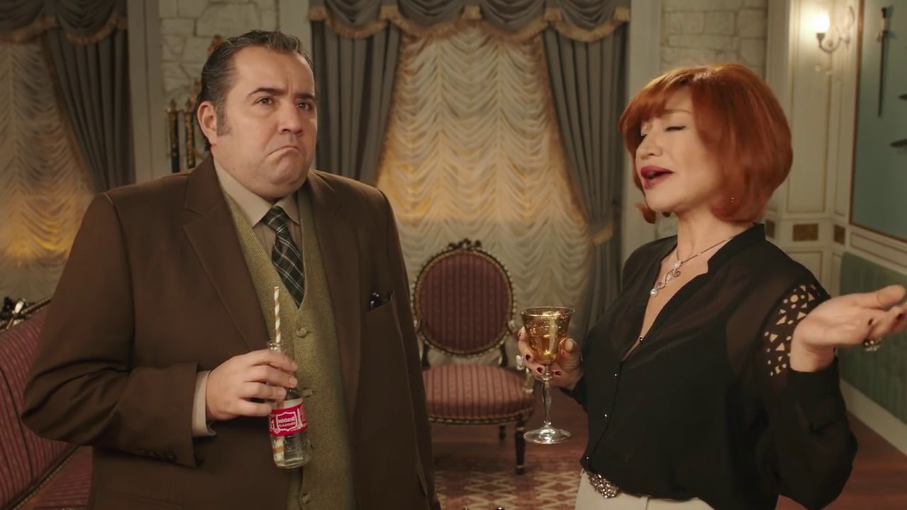 Niyazi Gül Dörtnala (2015)  Ata Demirer, Demet Akbağ, Şebnem Bozoklu