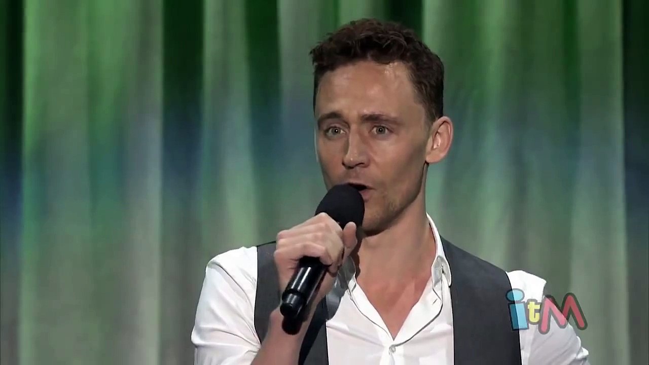 Tom Hiddleston sings "Bare Necessities" alongside Christina Hendricks at the 2013 D23 Expo