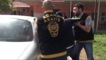 Adana Polisin Arama Yaptığı İşyerine, Çaldıkları Eşyaları Satmaya Gelince Yakalandılar