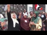 غناء ورقص أمام السفارة التركية على أغنية تسلم الأيادي