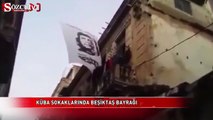 Küba sokaklarında Beşiktaş bayrağı