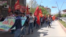 Elazığ'da 1 Mayıs Yürüyüşüne Katılanlara MHP Bayrağı Açtı