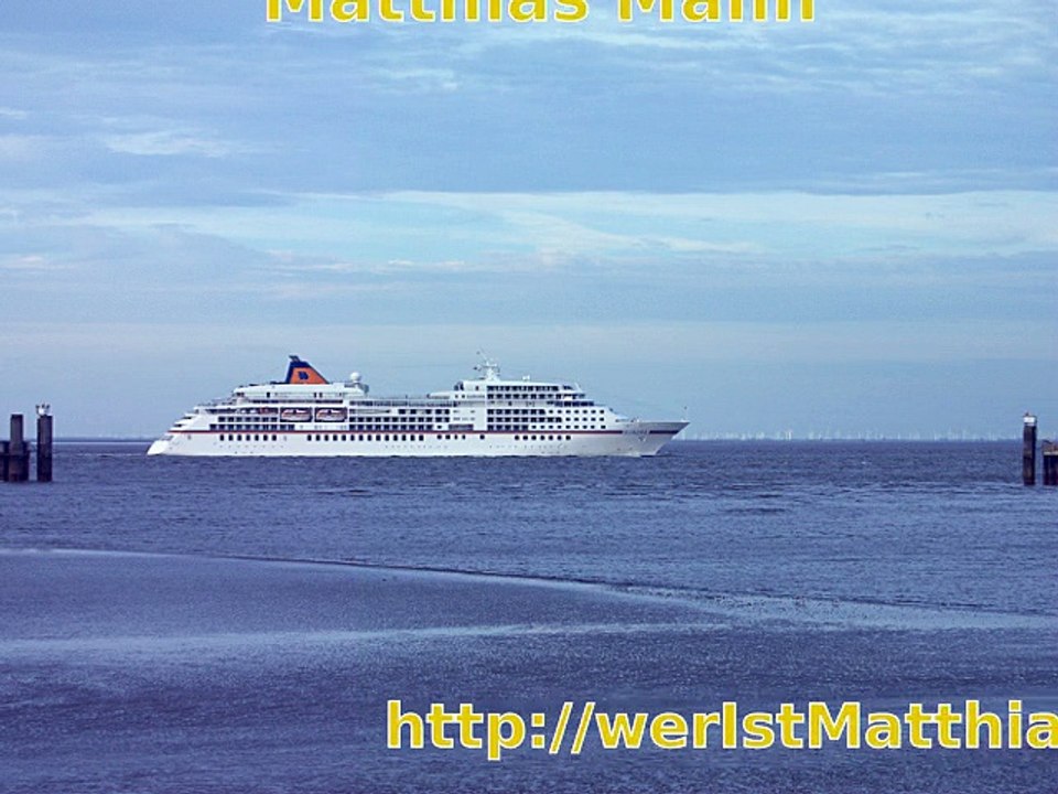 Kreuzfahrtschiff Europa bei Cuxhaven Fährhafen