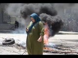 عمال مصنع السجاد يحرقون إطارات احتجاجا على عدم صرف رواتبهم