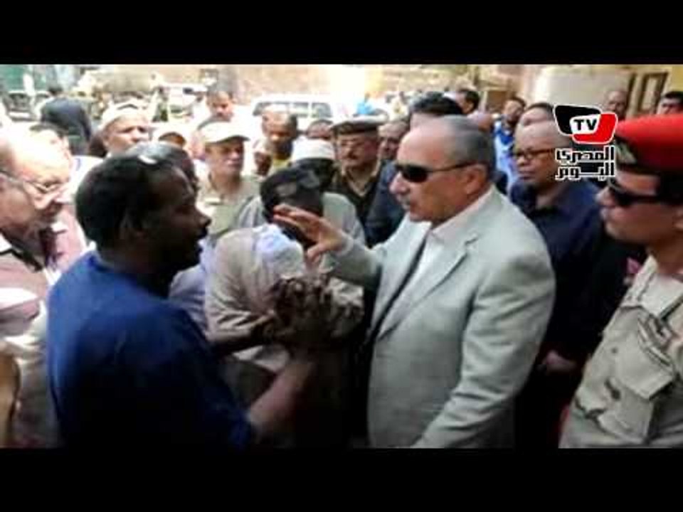محافظ اسوان يأمر مدير التموين بتوزيع ١٠ الآف رغيف على أهالي الضحايا