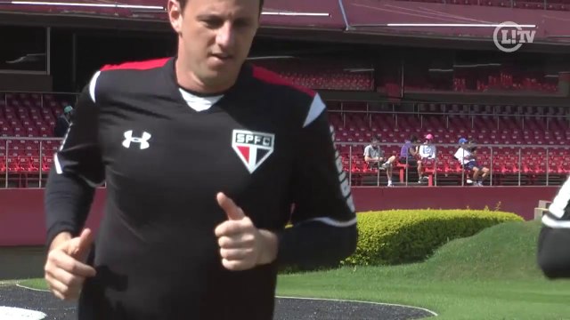 Novo manto do Tricolor! Jogadores estreiam camisa em treino