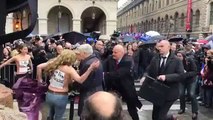 FEMEN напали на Марин Ле Пен у памятника Жанны д'Арк