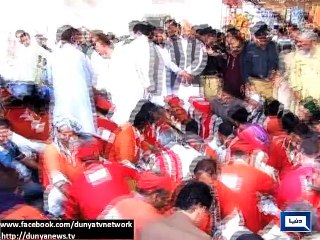 Dunya News - Sirajul Haq spends Labour Day with railway coolies