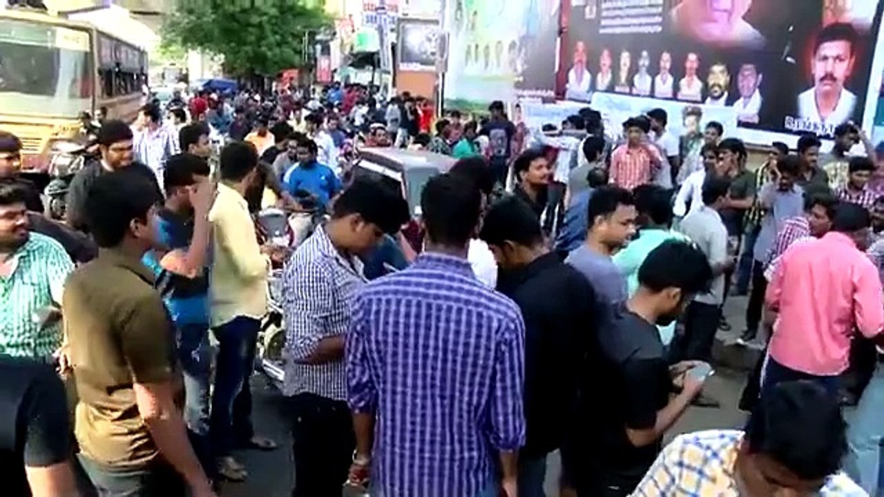 Uttama Villain Show Got Canceled Across India - Angry Fans Entered into an Argument with Theaters