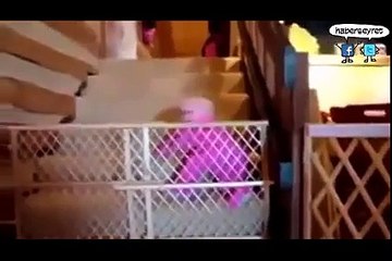 Minik afacanların yataktan kaçış operasyonları..