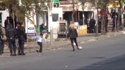 Mecidiyeköy Meydanı'nda Kadınlar Top Oynadı